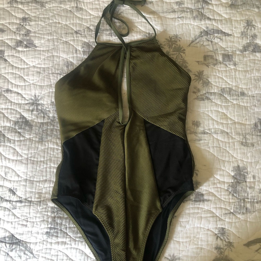 Cupshe Halter One-piece swimsuit